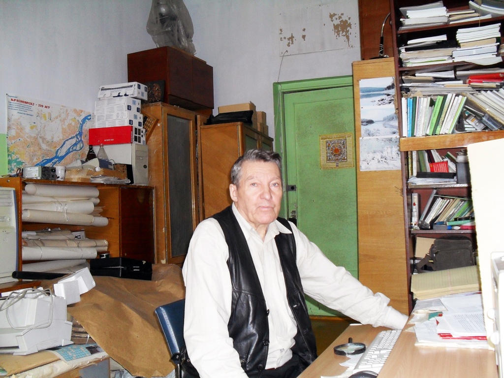 Фото 8. Р.А. Зиганшин в рабочем кабинете в ИЛ.JPG